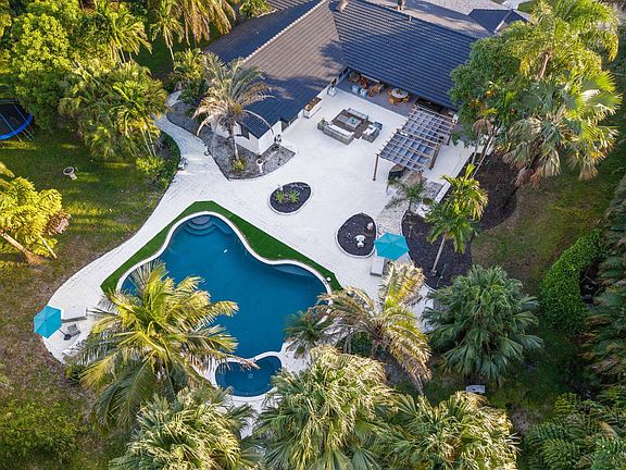 4th image of 11621 NW 21st Court