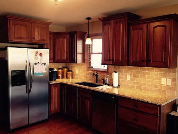 kitchen w/granite