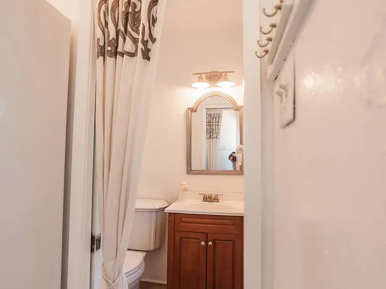 1/2 bathroom