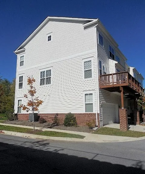 400 Ava Way NE — Photo 2
