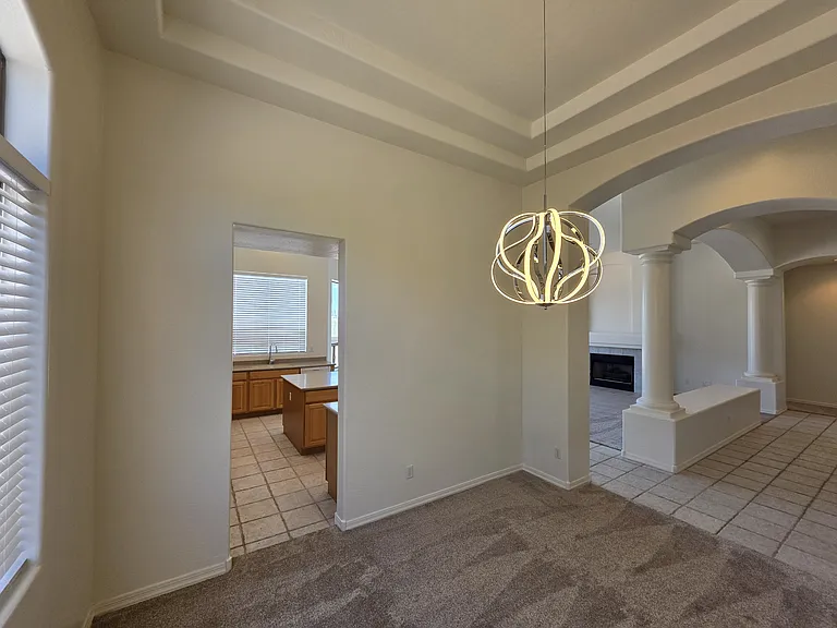 2653 N Travis — Photo 7