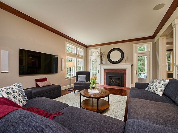 5th image of 46 Sovereign Way