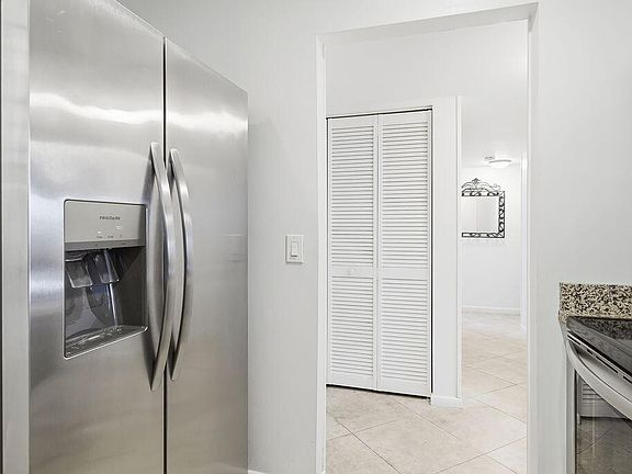 5th image of 1516 S Lakeside Drive #110