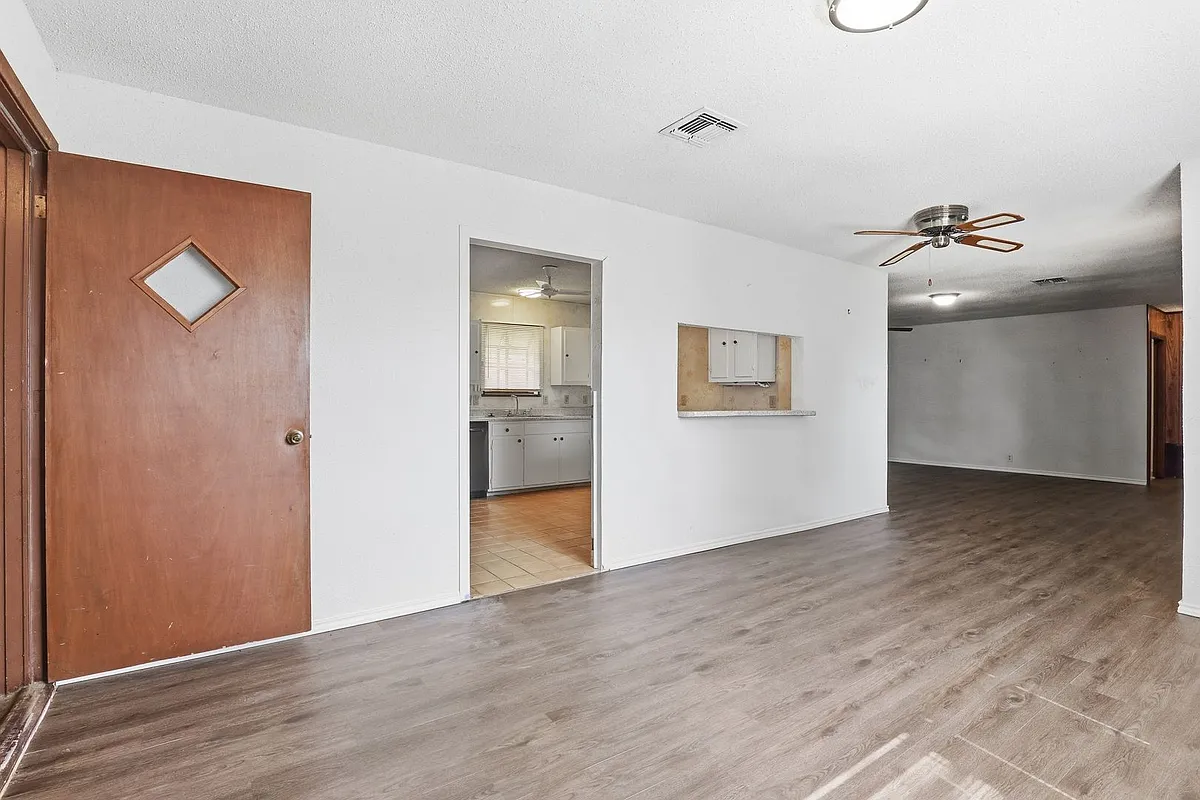 Building Photo - 4824 Looney Ln