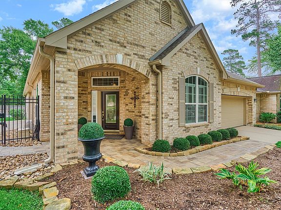2nd image of 18 Coachman Ridge Pl
