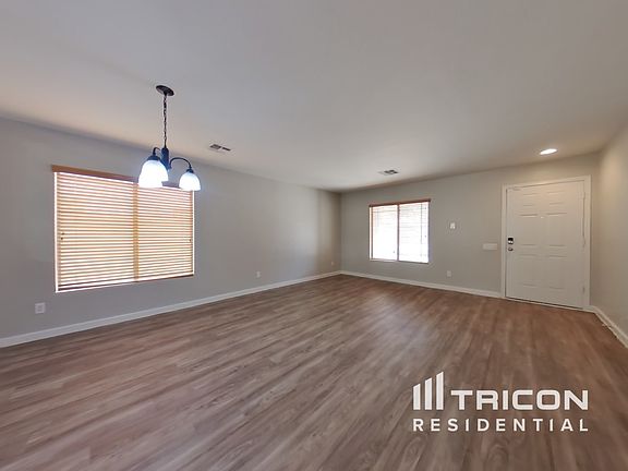 3rd image of 43565 W Elizabeth Ave