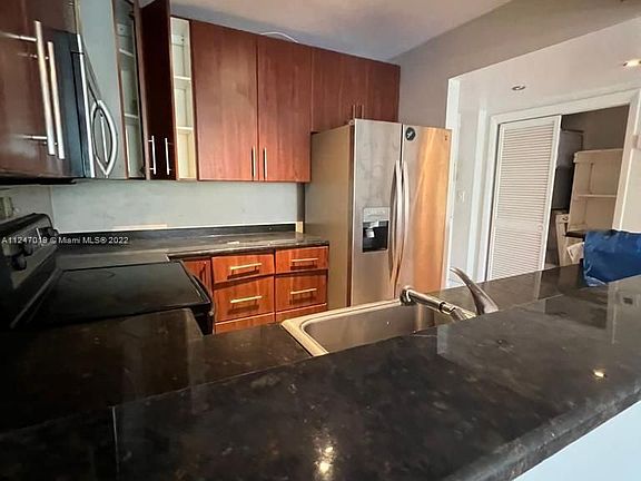 4th image of 1455 N Treasure Dr APT 4K