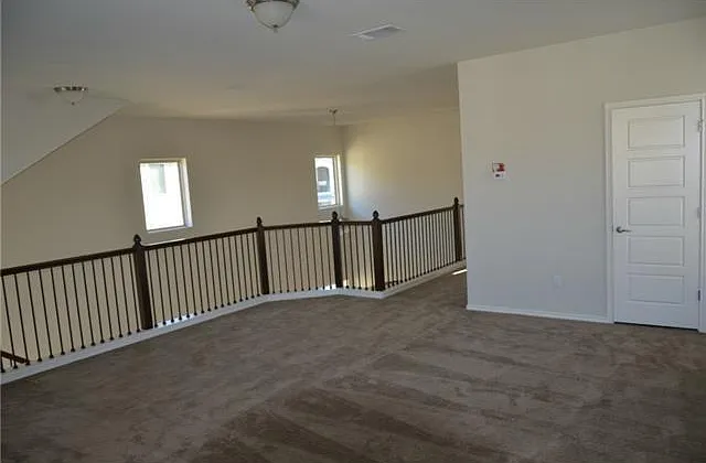 3 bed, 2.5 bath, 1937 sqft, $2,450 — Photo 3