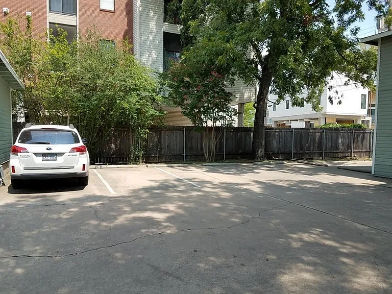 110 E 30th St #A — Photo 5