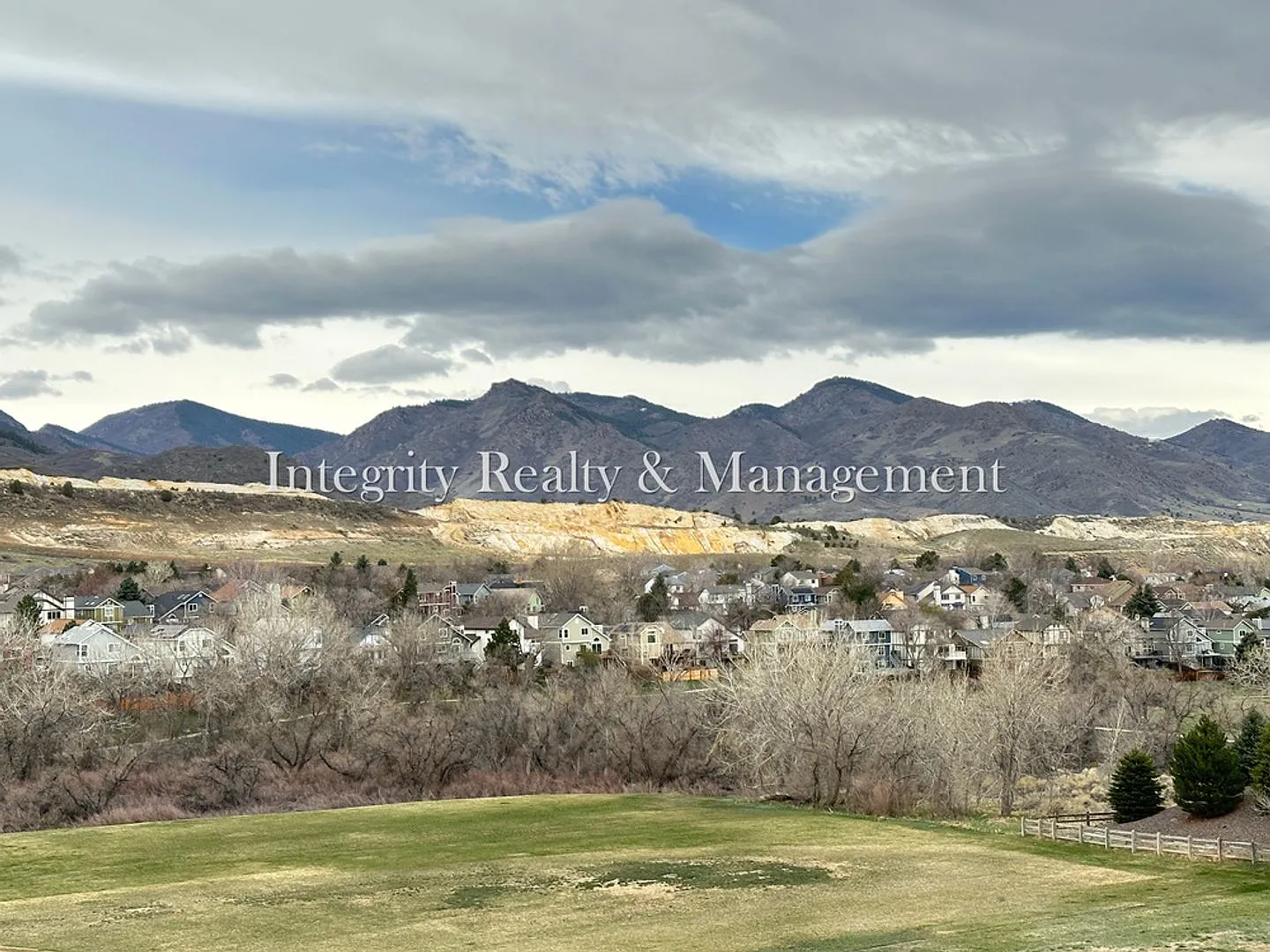 4 Bed/2.5 Bath, 2,252 Sqft - 7402 Eagle Rock Dr Littleton, CO 80125 — Photo 2