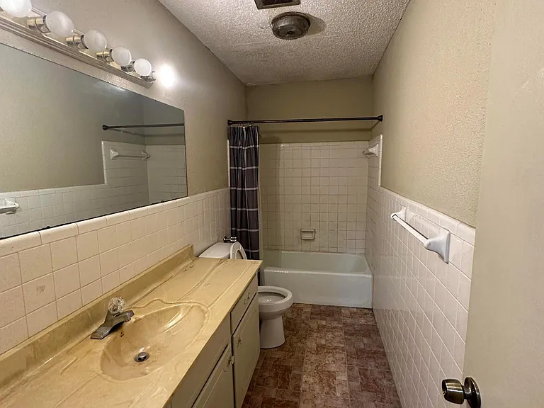 1904 W Sanford St — Photo 13