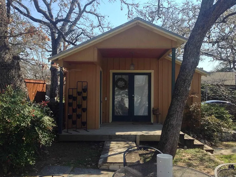 Studio -Entry