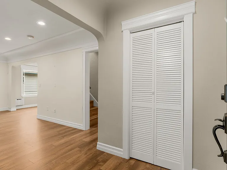 6017 SW Admiral Way — Photo 4