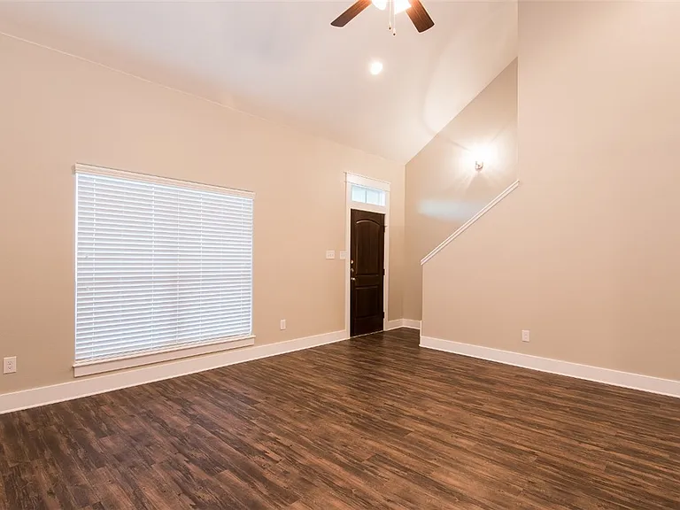 216 Howdy Ct — Photo 12