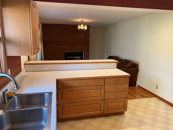 4th image of 309 Robin Ln
