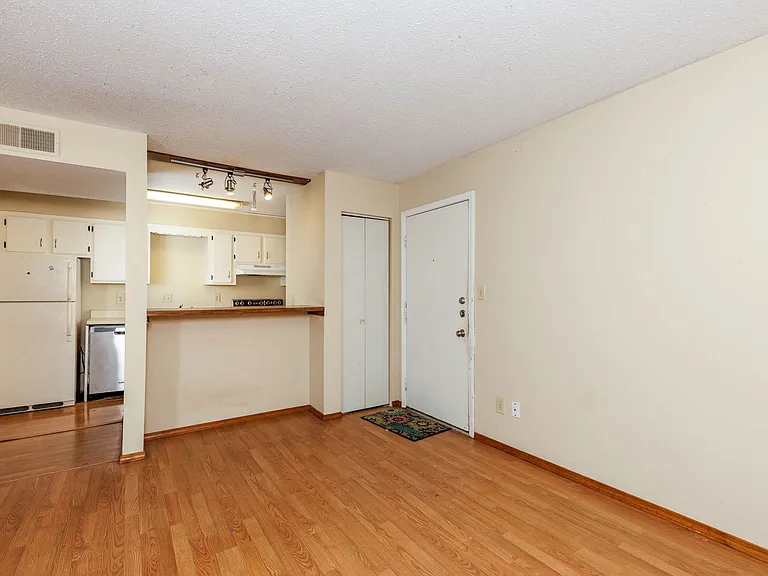 401 Skyview Dr #401D — Photo 2