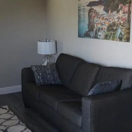 612 Londonderry Ln — Photo 2