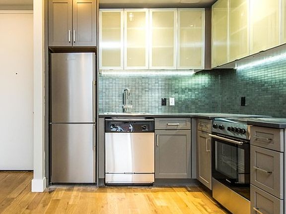 3rd image of 185 Leonard St #2L