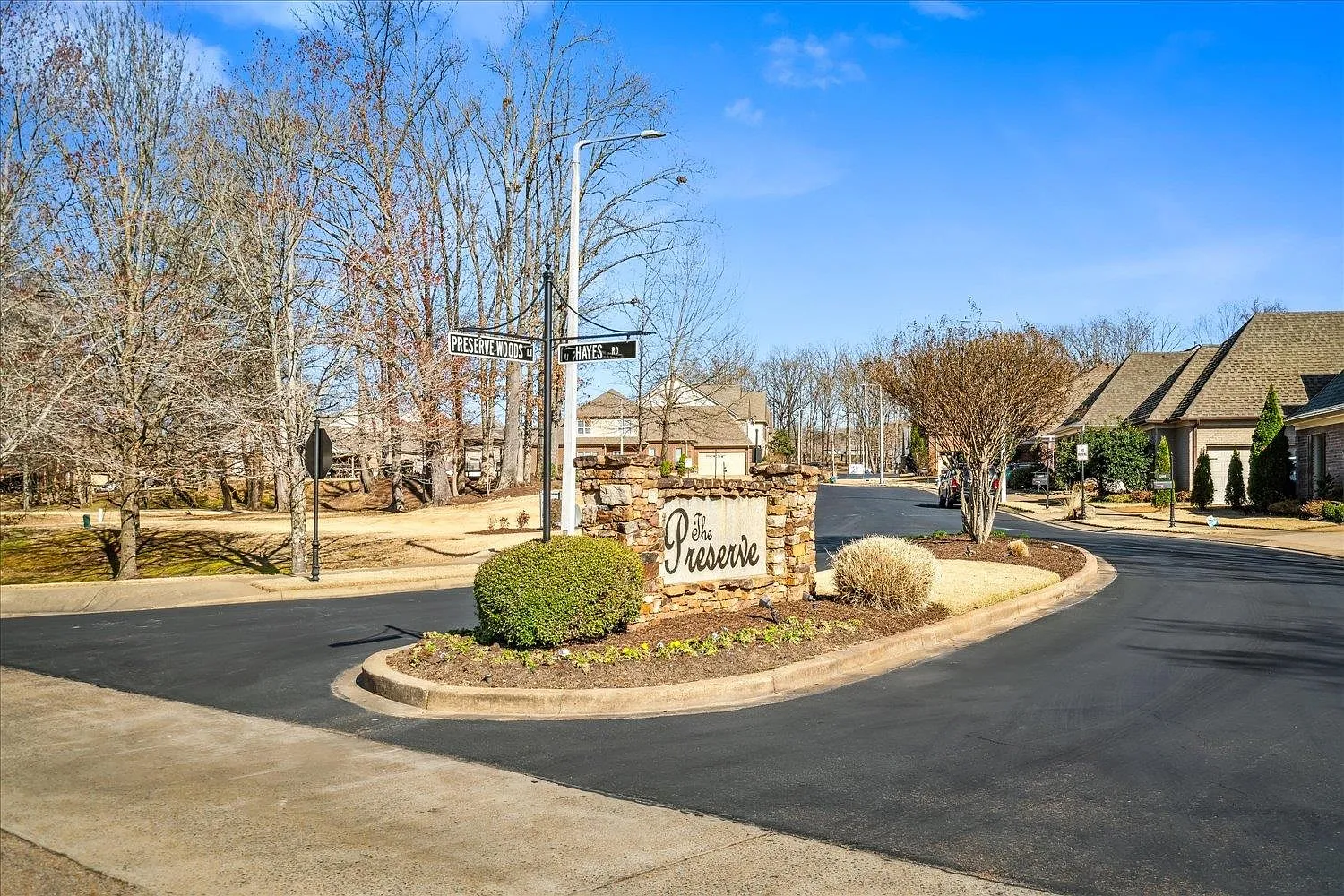 3 bed, 3.0 bath, 2601 sqft, $2,900 — Photo 2