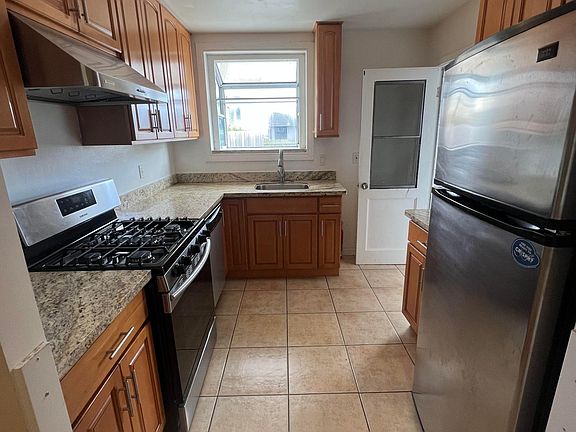 2nd image of 16 Cottonwood Dr