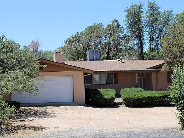 903 Green Ln — Photo 1