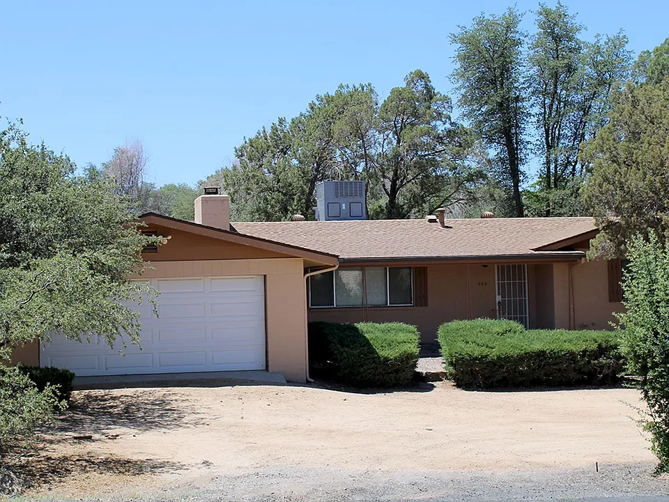 903 Green Ln