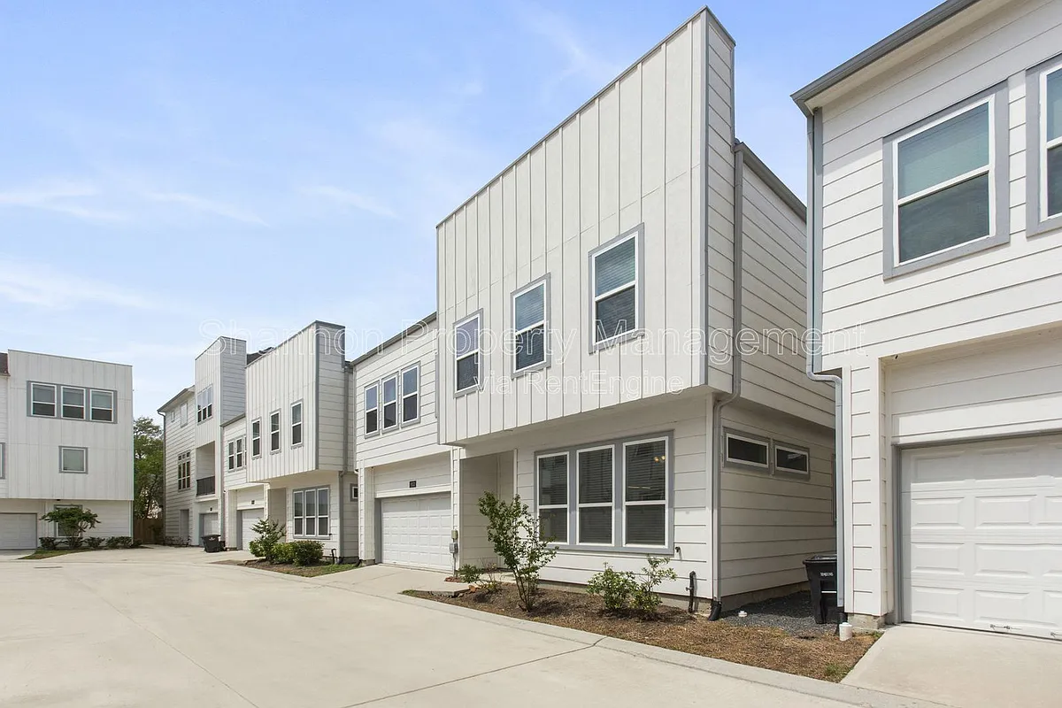 Building Photo - 9012 Lonestar Creekbend Ln