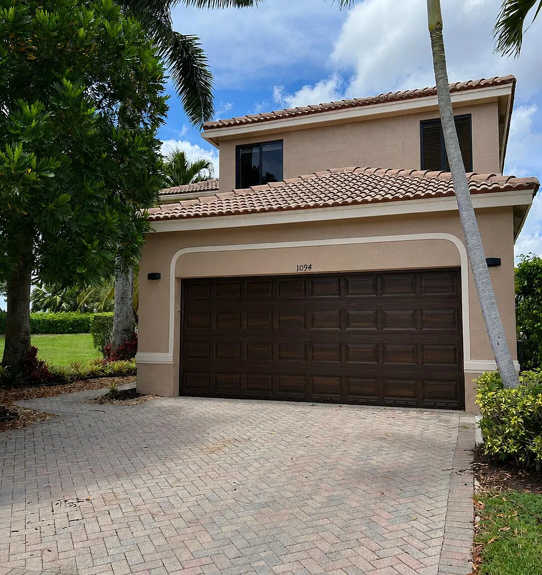 5 bed, 4.0 bath, 2672 sqft, $8,450 — Photo 2