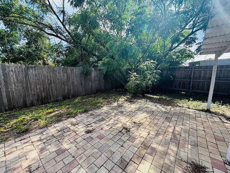 4203 E Yukon St — Photo 34