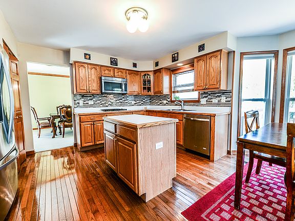 3rd image of 1528 Longmeadow Ln