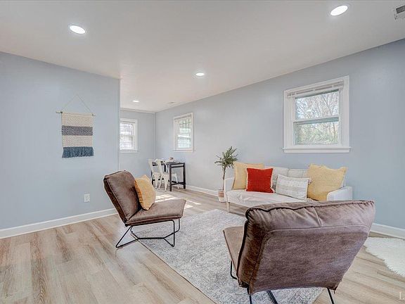 3rd image of 315 Hughes St