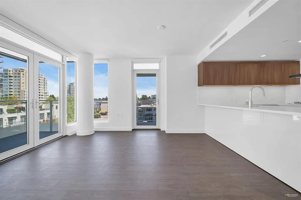 3 bed, 1011 sqft, $3,400 — Photo 2