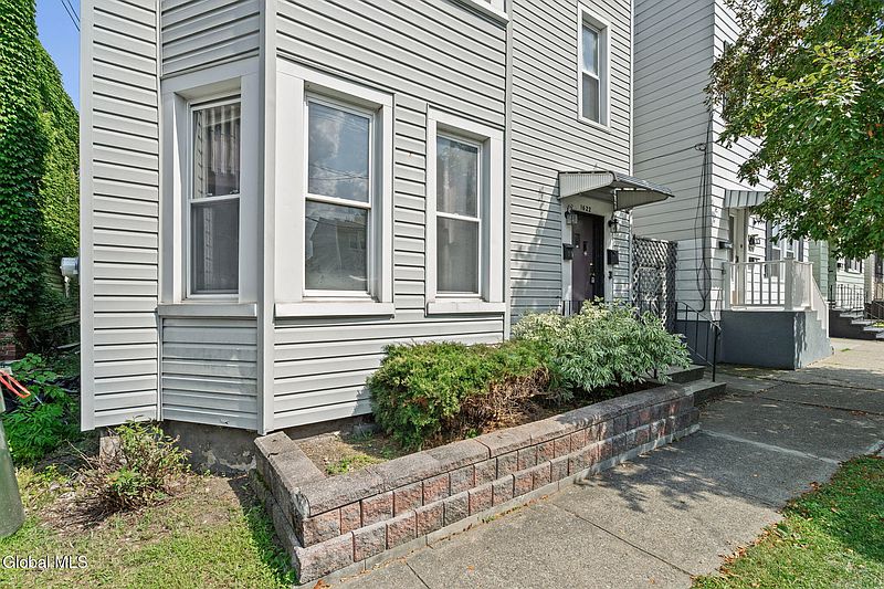 3rd image of 1622 6th Avenue
