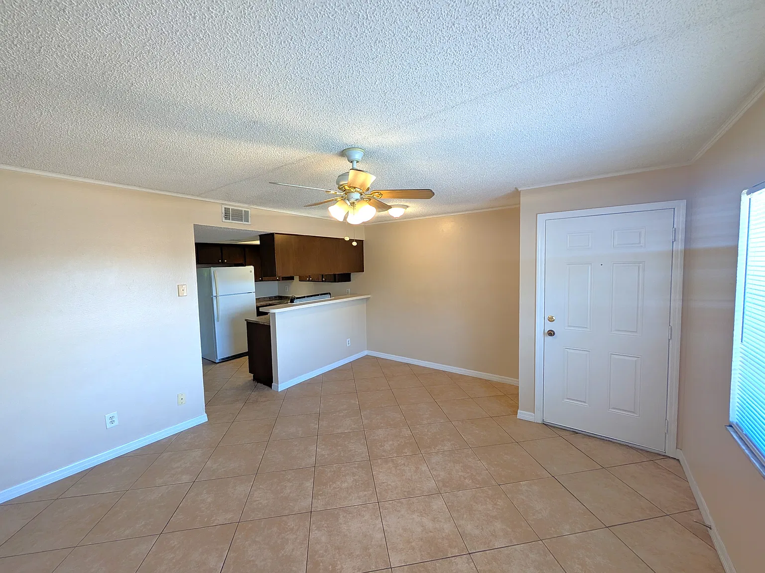 Charming Pet-Friendly 1 Bed / 1 Bath in South Tampa-Near MacDill AFB & Downtown, No HOA! — Photo 3