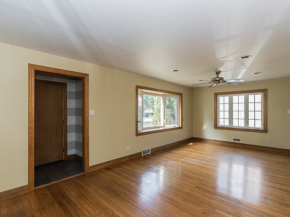 5th image of 1634 Estes Ave