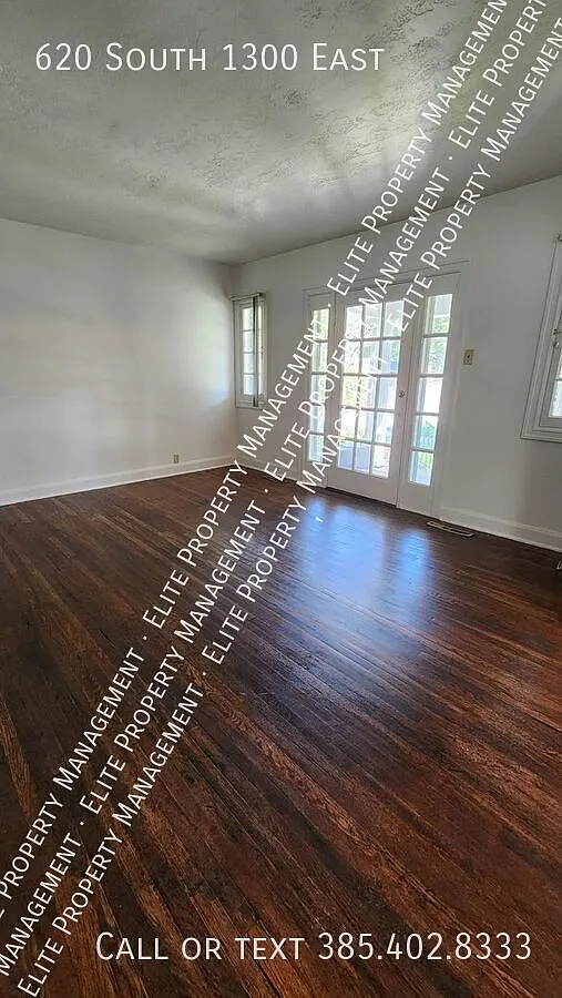Great location home with garage — Photo 3