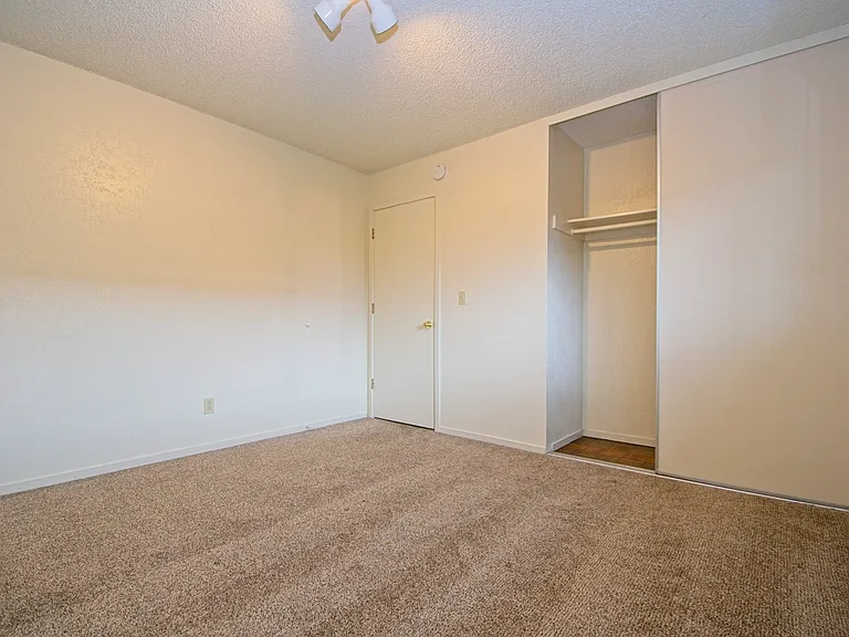 1600 E Long St #4 — Photo 8