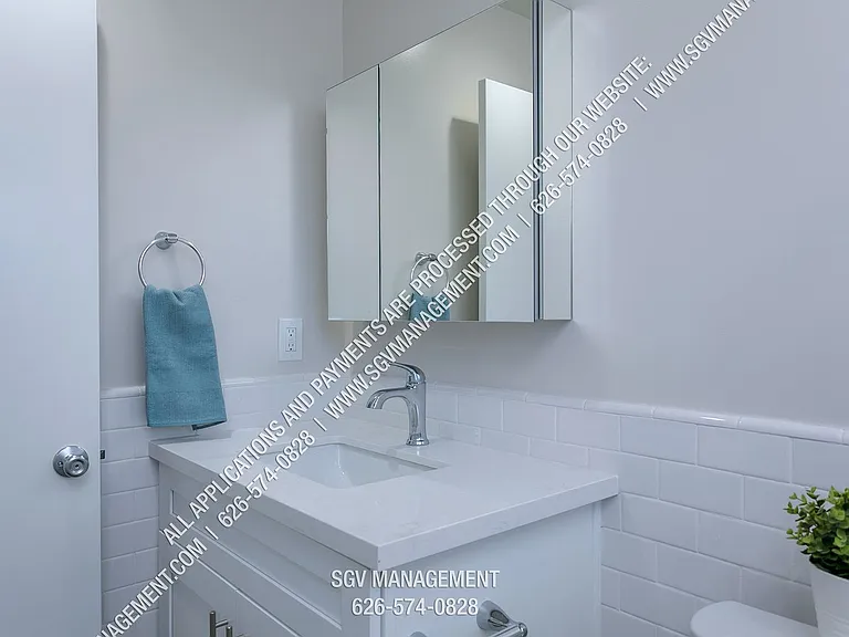427-433 W Duarte Rd — Photo 15