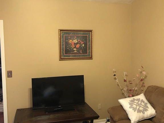 4th image of 10541 Putnam Ct