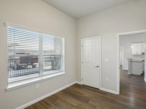 Horseshoe Apartments