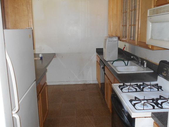 3rd image of 7643 S Yates Blvd APT 1N