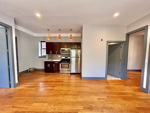 5th image of 348 Vernon Ave Floor 1