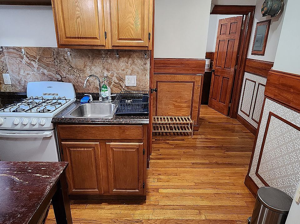 2nd image of 424 E 13th St #161
