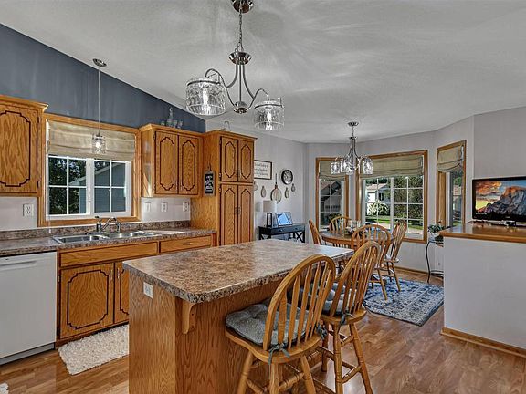 3rd image of 401 Cedarwood Ct