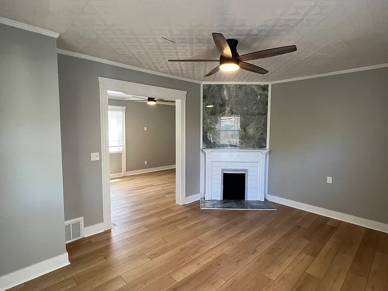 1804 W 45th St #1 — Photo 13