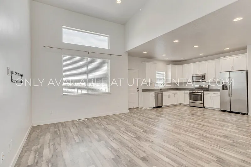 4 bed, 3.5 bath, 2069 sqft, $2,150 — Photo 4