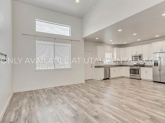 4th image of 4249 E Hill View Dr