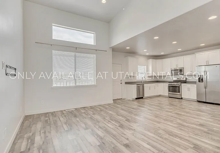 4249 E Hill View Dr — Photo 4