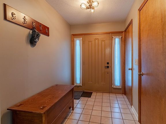 3rd image of 2611 Deerfield Dr