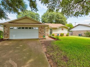 1205 Timbercrest Dr, Benbrook, TX 76126